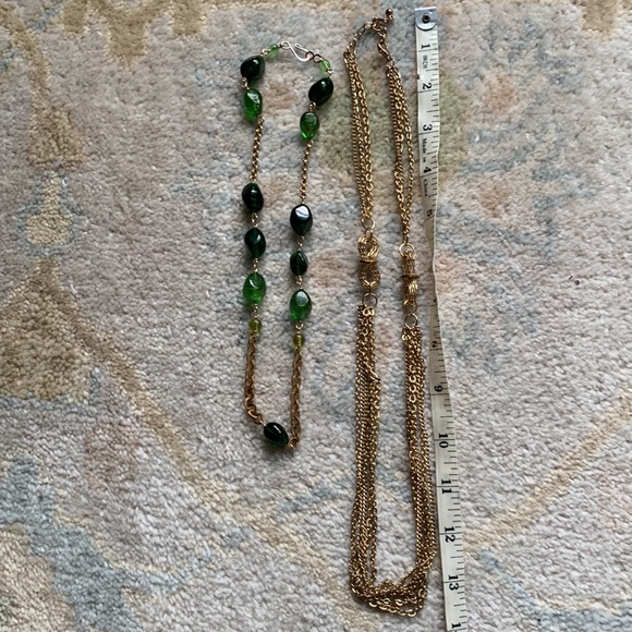 Another fun set of 2 necklaces gold and green vintagey feel - Picture 2 of 4